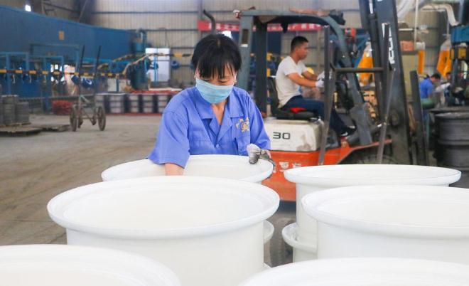 汤阴：安强车轮生产忙